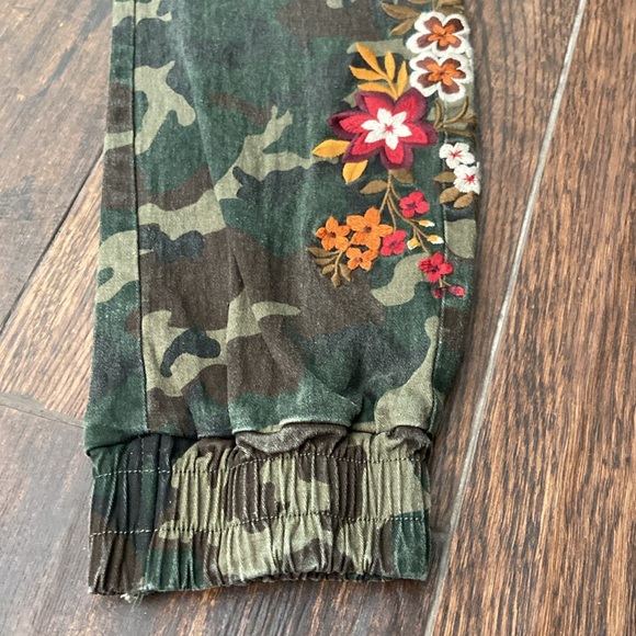 Sale! Francesca's camouflage print with floral embroidery. Size small. - Picture 3 of 9